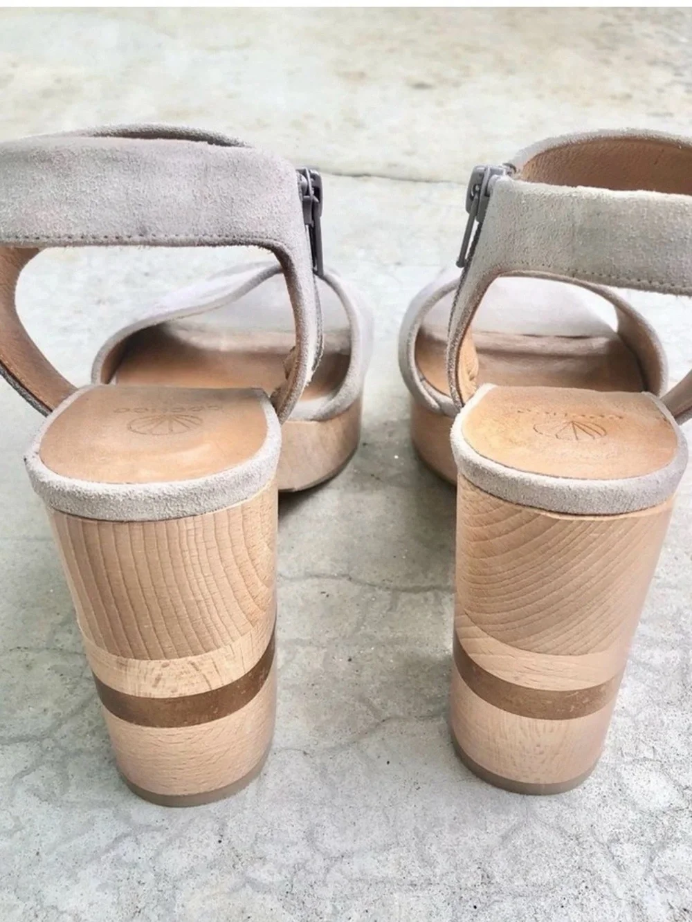 COCLICO Light Gray Suede Platform Block Heel Sandals 41 NWOB